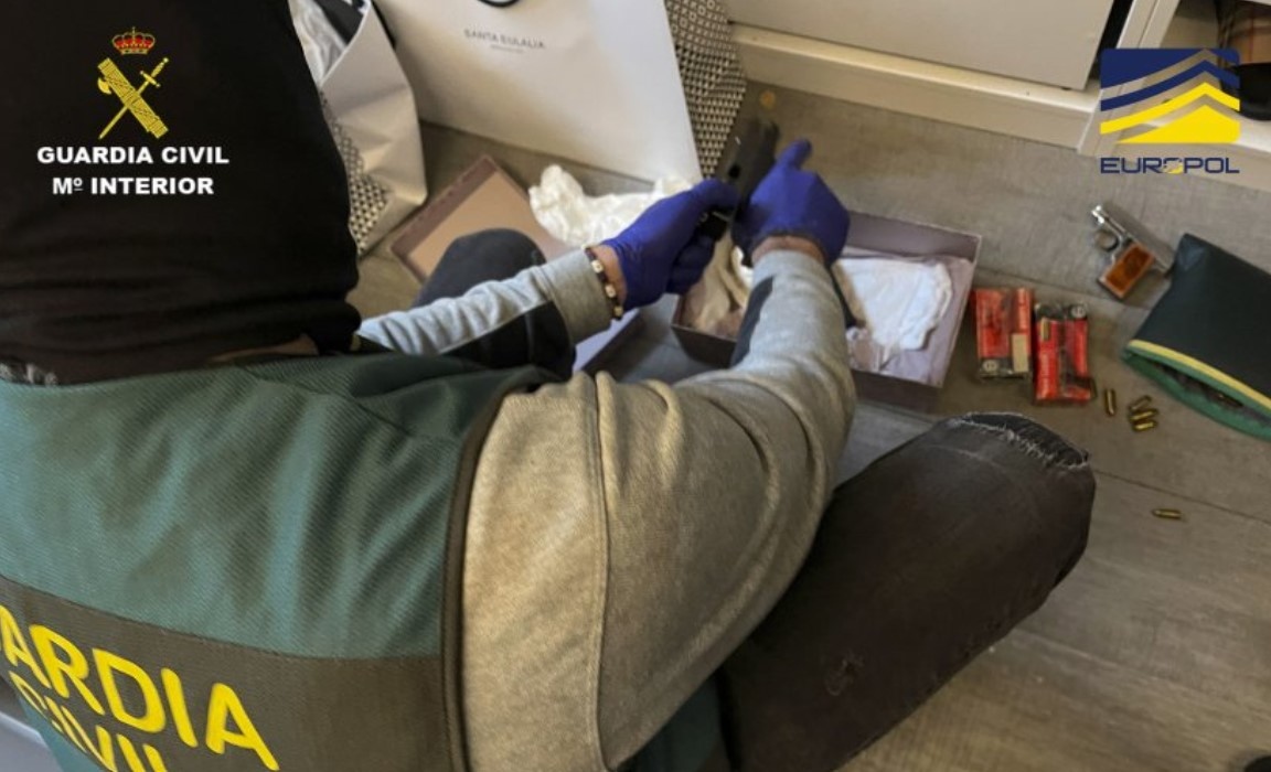 Европол разби огромен суперкартел за наркотици който контролира около една